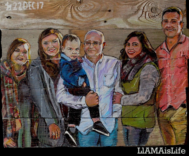 ahşap boyama ile yapılan aile resmi